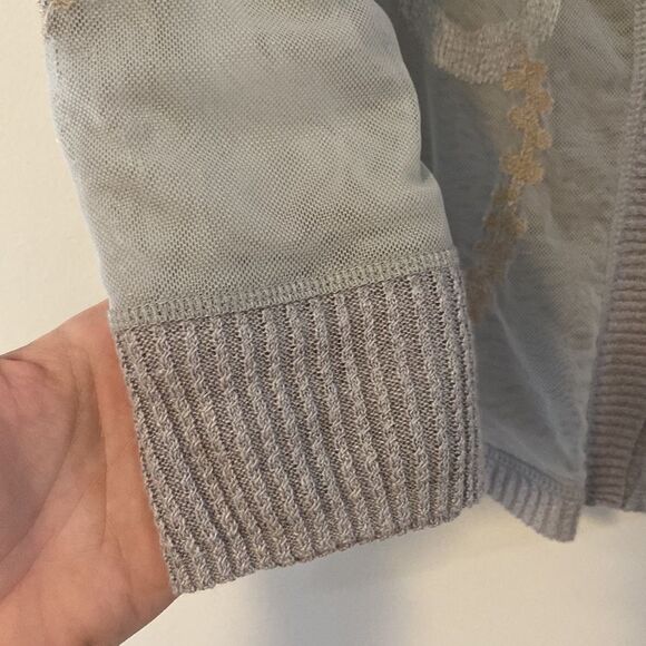Nic + Zoe, Gray cardigan w/embroidered flowers, Size M, EUC - Picture 7 of 8